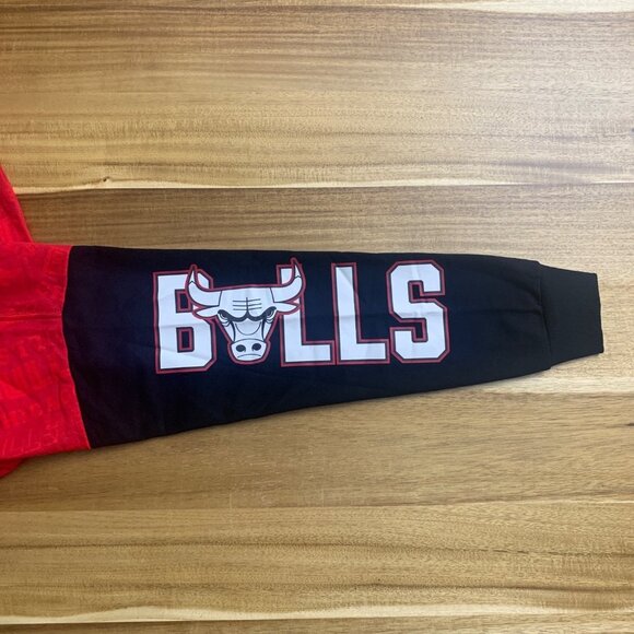 NBA Chicago Bulls Mens Red & Black Crewneck Sweatshirt Size Small - Picture 14 of 15
